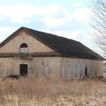Усадьба Корвин-Милевских: амбар (Геранены), апрель 2012