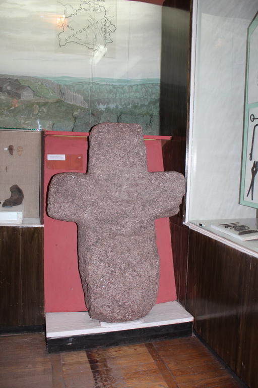 Каменные кресты