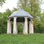Усадьба Чапских: беседка (Станьково), май 2013