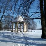 Усадьба Чапских: беседка (Станьково), февраль 2012