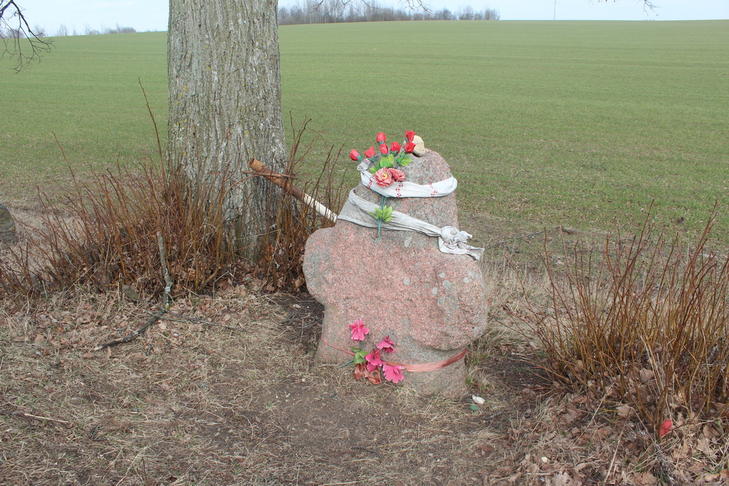 Каменный крест (Полочаны)