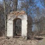 Усадьба Корвин-Милевских: брама южная (Геранены), апрель 2012