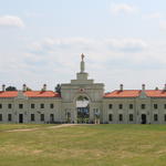 Дворец Сапег: брама (Ружаны), июль 2012