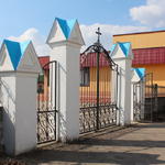 Церковь св. Петра и Павла: брама (Узда), март 2016