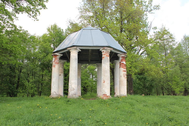 Усадьба Чапских: беседка